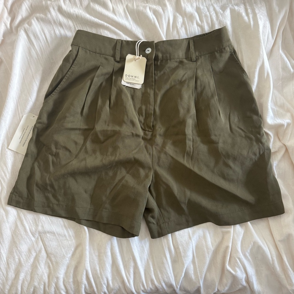 DONNI Olive Pleated Trouser Shorts • Size L • NWT